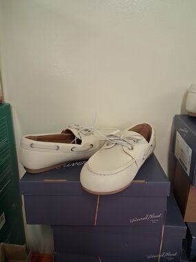 Universal Thread Men’s Cream Leather Boat Shoes